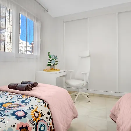 The Charming Oasis! 2 Bedrooms - By Hellodomik Lejlighed *