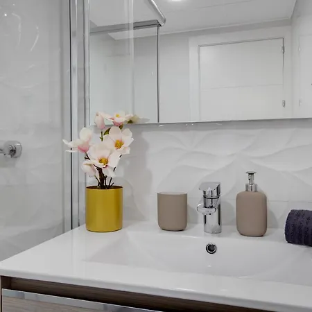 公寓 The Charming Oasis! 2 Bedrooms - By Hellodomik *
