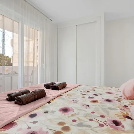 The Charming Oasis! 2 Bedrooms - By Hellodomik 公寓