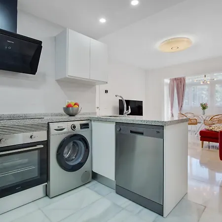 The Charming Oasis! 2 Bedrooms - By Hellodomik 公寓 *